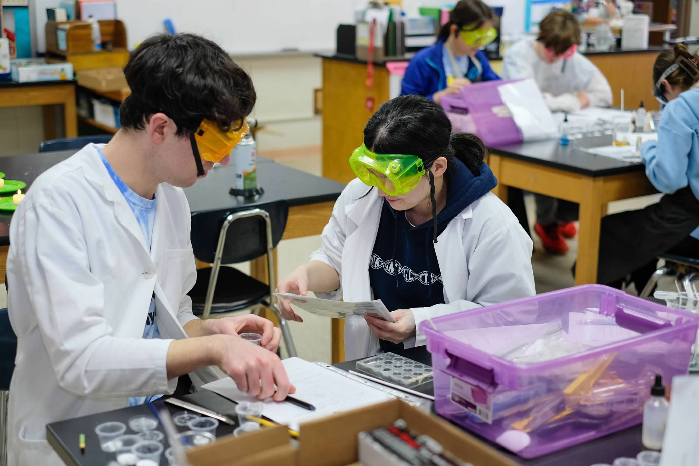 2 high school students studying on chemistry lab event